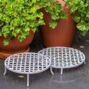 Pot stand - aged chalky zinc