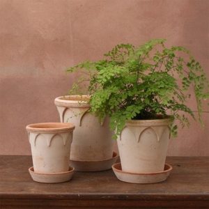 Gothic arch design tapered plant pot with saucer - terracotta