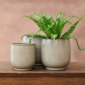 Lightweight large metal plant pot beige - set of 3