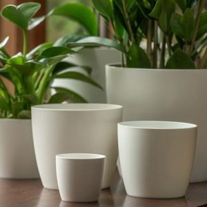 Round plant pot - white