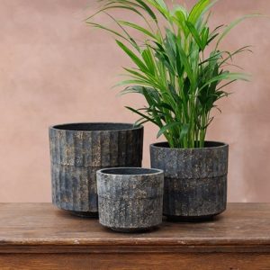 Rustic ribbed plant pot - dark grey