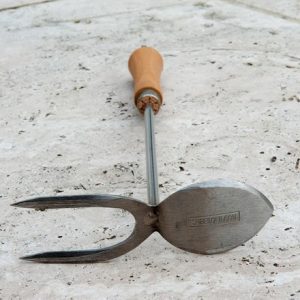 Sneeboer hand mattock