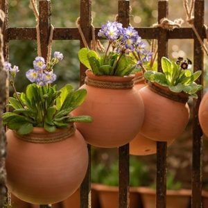 Terracotta babylon hanging pot