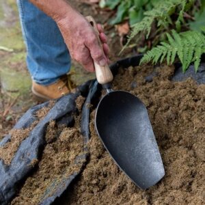 DeWit solid compost scoop
